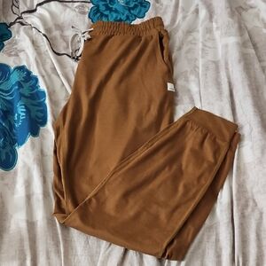 Vuori Women's Performance Joggers In Caramel Heather